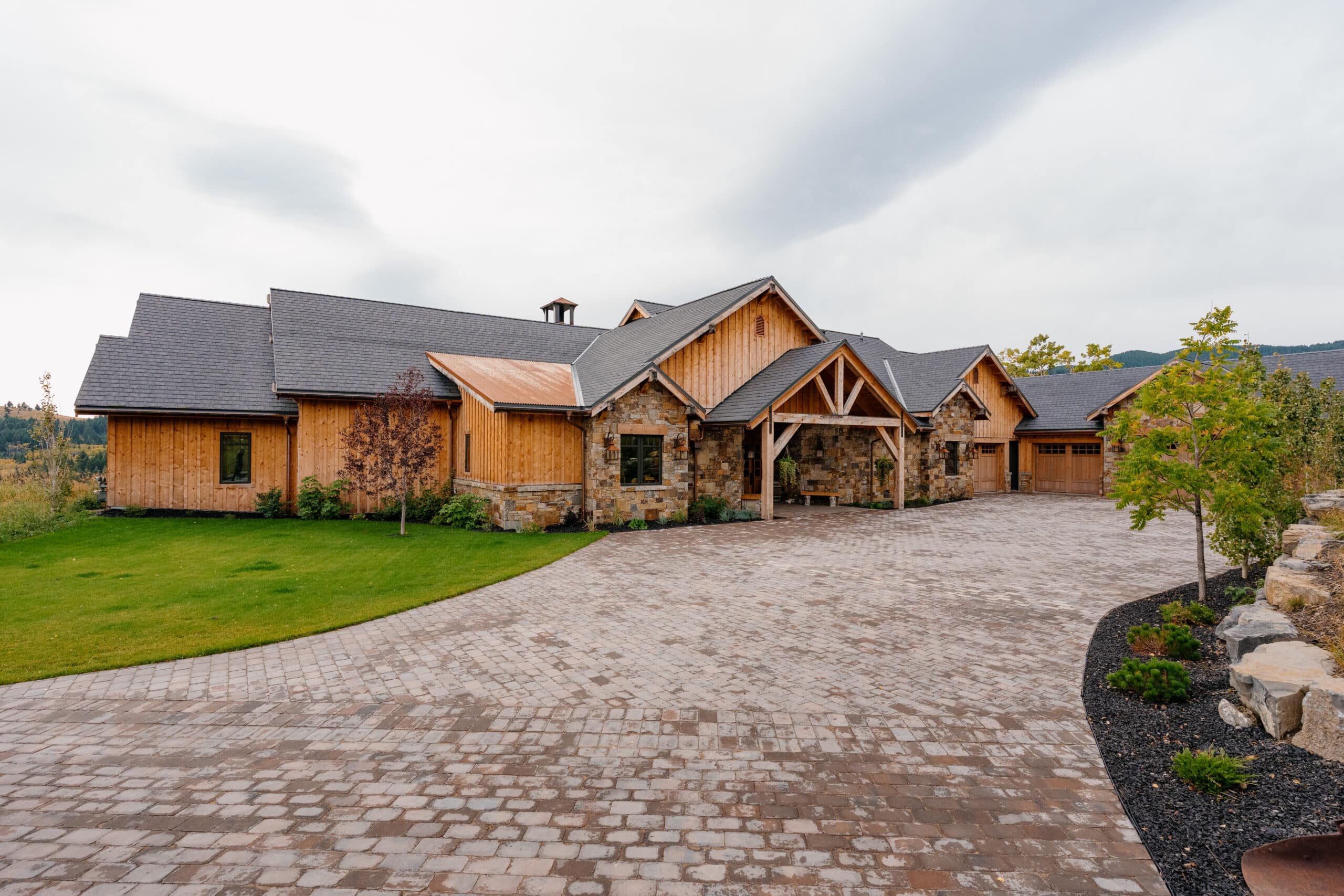 This image depicts a ranch residence in Canada.