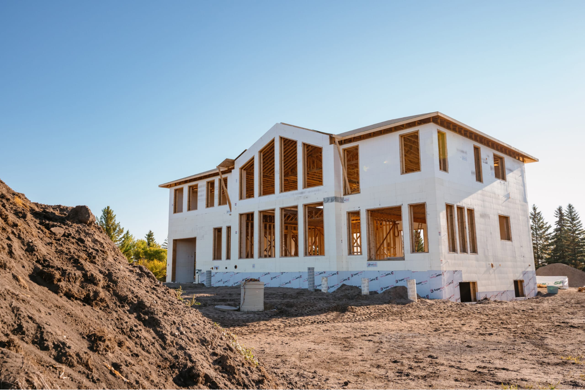 This image depicts a residential construction job site utilizing SuperForm’s ICF blocks.